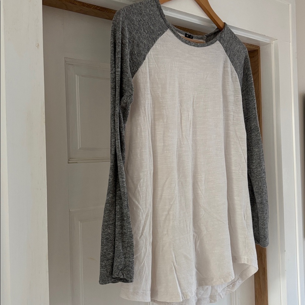Monrow Heather Gray and White Long Sleeve Tee - Picture 5 of 6